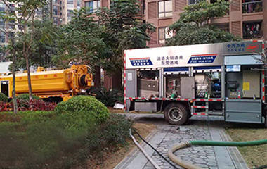 現(xiàn)如今罐體吸糞車與新型吸污凈化車已經(jīng)不能再相提并論